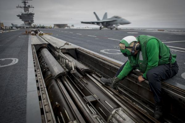 Triều Tiên dọa sẽ thẳng tay đáp trả tàu sân bay USS Carl Vinson của Mỹ - Ảnh 1.