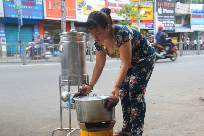 Chỉ là nồi cháo thịt bằm, và Sài Gòn vẫn luôn dễ thương đến thế! - Ảnh 2.