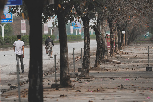 Sau những ngày mưa phùn ảm đạm, Hà Nội bỗng rực nắng dịu dàng xinh yêu đến lạ - Ảnh 1.