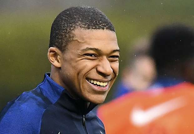 62 năm mới có một người như Kylian Mbappé - Ảnh 1.