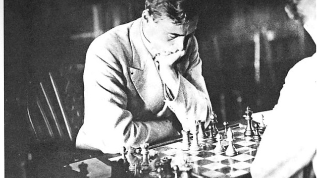 Tìm hiểu về viết mật mã bằng cờ vua - môn thể thao trí óc từng bị cấm vào thời Thế Chiến - Ảnh 1.