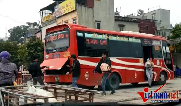 Hà Nội điều chuyển cả ngàn lượt xe khách: Mỗi tỉnh về 1 bến - Ảnh 1.