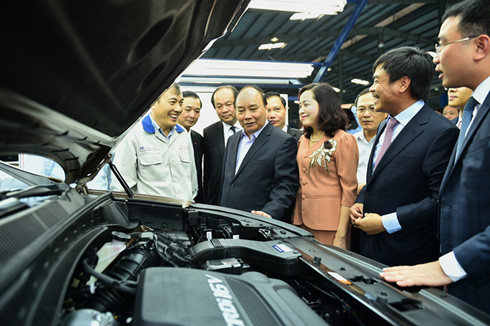 Thủ tướng: Tránh tình trạng Việt Nam thành bãi rác ô tô cũ - Ảnh 1.