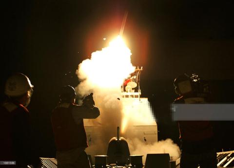 Mỹ tin S-400 chỉ đứng nhìn khi Tomahawk tấn công Syria - Ảnh 1.