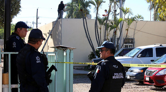 Mexico: 3 thi thể bị ném ra khỏi máy bay - Ảnh 1.