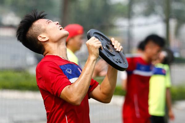 U20 Việt Nam chuẩn bị đá World Cup: Tập điên cuồng, không giống ai - Ảnh 1.