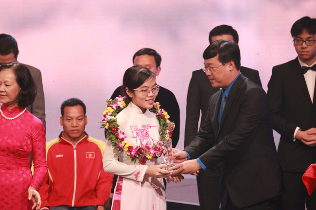 Cô gái Nam Định đoạt giải Nữ sinh châu Á có điểm Vật lý cao nhất: Tại MIT, mình xác định đi từ con số 0 để tiếp tục cố gắng! - Ảnh 1.