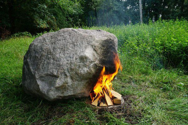 Bí ẩn hòn đá tự phát ra Wifi khi đốt nóng gây sốt - Ảnh 1.