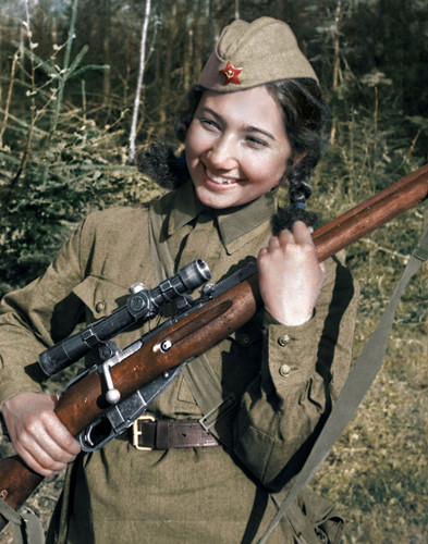 Các nữ xạ thủ bắn tỉa Xô viết sinh động trong những bức ảnh tô màu - Ảnh 7.
