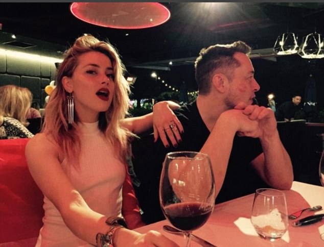 Amber Heard hẹn hò tỷ phú giàu gấp bội chồng cũ Johnny Depp - Ảnh 1.