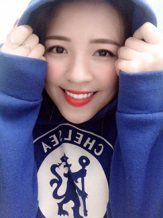 Cô bạn gái trong mơ: Xinh, học ngành Y, là fan cứng Chelsea và chơi được cả bóng đá! - Ảnh 1.