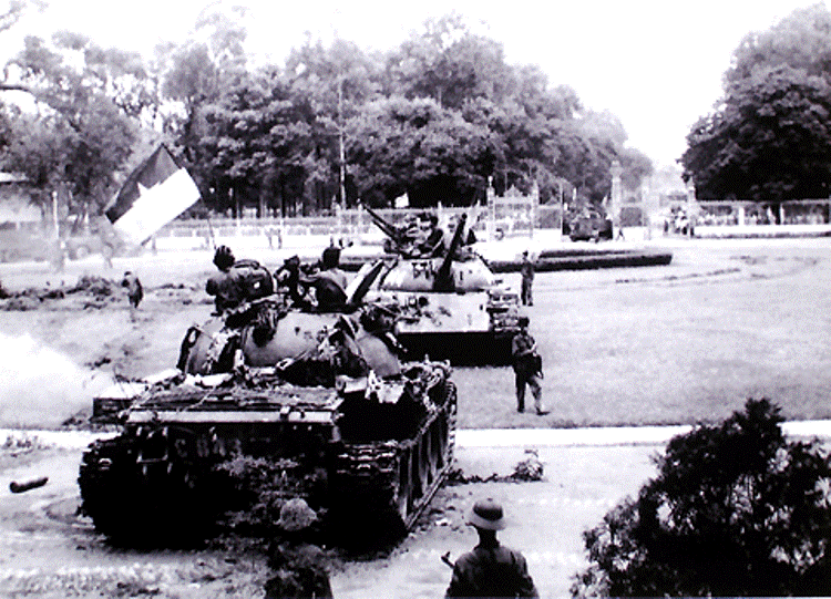 Thần tốc giải phóng Miền Nam: Chuyện lính bộ binh nhường nước uống cứu xe tăng - Ảnh 4.
