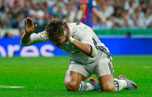 Tế thần cho Hazard, Ronaldo trở thành kẻ địch của MU - Ảnh 2.