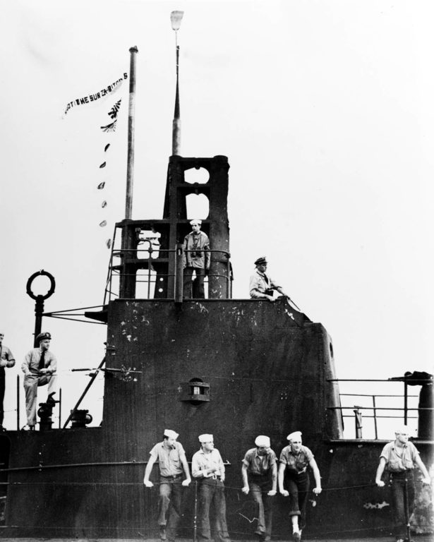 Giải mã cây chổi kỳ lạ treo trên tàu ngầm Mỹ - Ảnh 5.