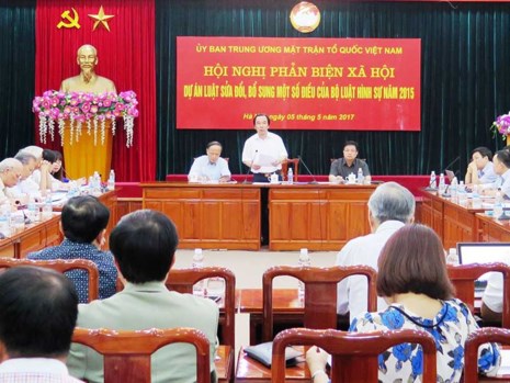 BLHS 2015: Đề xuất thêm tội dâm ô đồng tính - Ảnh 1.