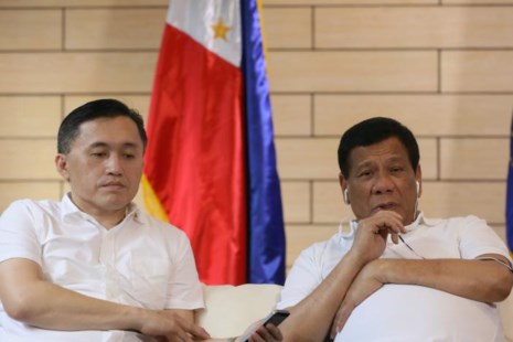 Ông Duterte gọi ông Tập Cận Bình do ông Trump yêu cầu - Ảnh 1.