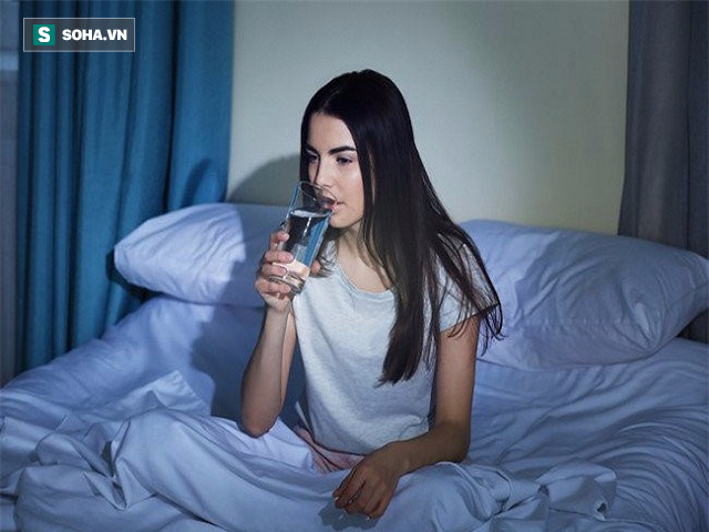 Uống một cốc nước chanh trước khi đi ngủ: Nếu chưa từng làm hãy thử, lợi ích không ngờ! - Ảnh 1.