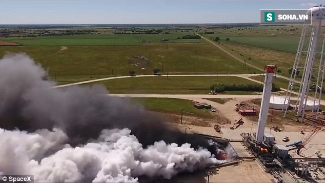 SpaceX vừa phóng thử nghiệm tên lửa đẩy mạnh nhất hành tinh - Ảnh 2.