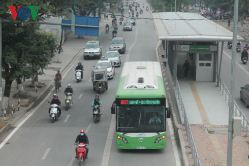 Buýt nhanh BRT Hà Nội đang chẳng giống ở đâu? - Ảnh 1.