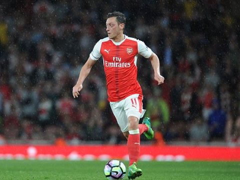 Mesut Oezil phá vỡ kỷ lục Premier League về số cơ hội tạo ra trong một trận đấu - Ảnh 1.