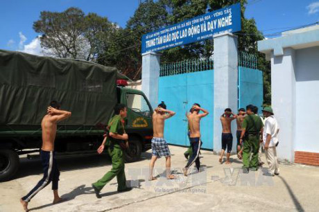 Bà Rịa-Vũng Tàu: Truy tố ba đối tượng gây rối, kích động học viên bỏ trốn - Ảnh 1.