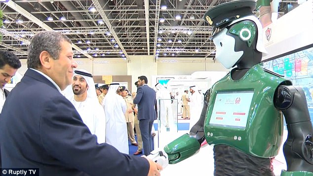 Dubai ra mắt cảnh sát người máy tích hợp AI của IBM Watson và Google để chống lại cái ác - Ảnh 1.