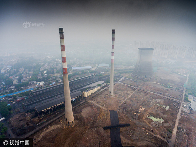 Trung Quốc phá dỡ nhà máy nhiệt điện, cả ngọn tháp cao bằng tòa nhà 60 tầng đổ sập trong vài giây ngắn ngủi - Ảnh 3.