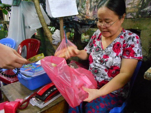 Nữ thành hoàng của phố Đinh Lễ, người làm 1 cuốn sách ra 500 cây vàng đã tạm biệt thế gian - Ảnh 2.