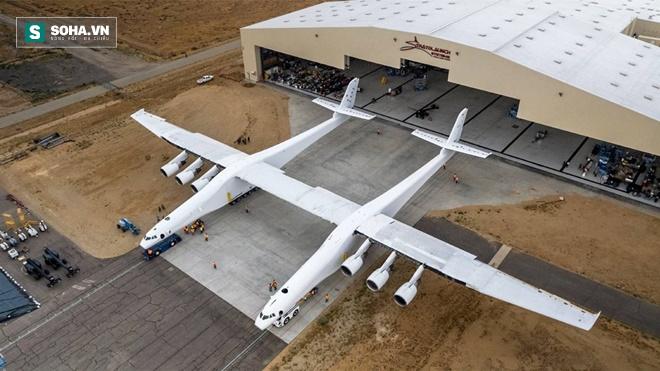 Chiếc máy bay có sải cánh lớn nhất thế giới đã xuất hiện - Ảnh 1.