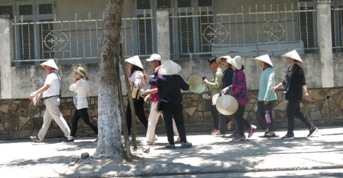 Doanh nghiệp lữ hành Hàn Quốc móc nối làm tour siêu rẻ ở Đà Nẵng - Ảnh 2. Doanh nghiệp lữ hành Hàn Quốc móc nối làm tour siêu rẻ ở Đà Nẵng - Ảnh 2.