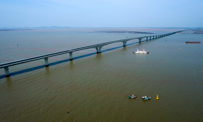 Ngắm nhìn cây cầu vượt biển dài nhất Việt Nam với mức đầu tư gần 12.000 tỷ - Ảnh 2.