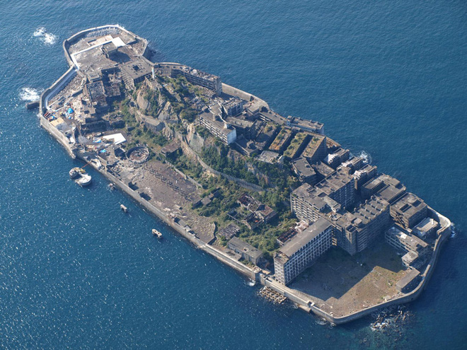 Câu chuyện về hòn đảo ma giữa biển khơi Nhật Bản bỗng trở thành di sản văn hóa thế giới của UNESCO - Ảnh 1.