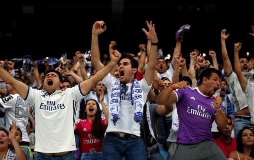Real Madrid phá lời nguyền Champions League, CĐV ăn mừng thâu đêm suốt sáng - Ảnh 1.