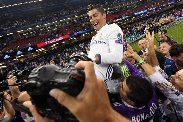 Cristiano Ronaldo chỉ muốn sân khấu luôn là của riêng anh - Ảnh 6.