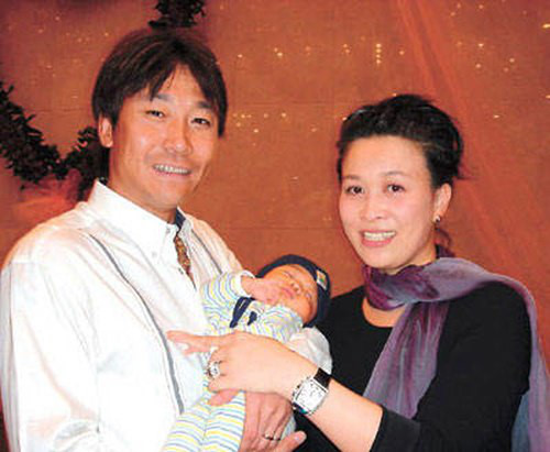 Đời buồn của nữ ca sĩ nổi tiếng nhất Trung Quốc: Bị chồng vứt bỏ khi vừa sinh con 6 tháng - Ảnh 1.