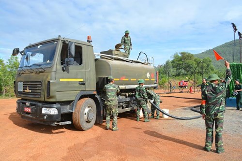 Quân khu 5: Huấn luyện, triển khai bộ kho xăng dầu dã chiến PSG-600 - Ảnh 2.