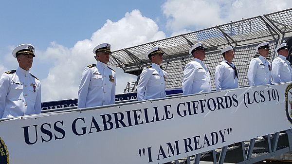 Câu chuyện đặc biệt về chiến hạm USS Gabrielle Giffords vừa được Mỹ biên chế - Ảnh 2.