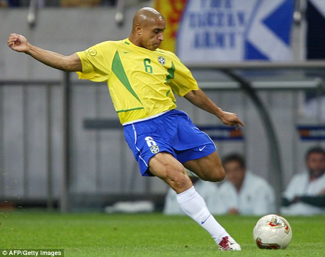 Huyền thoại Roberto Carlos bị tố dùng doping ở World Cup 2002 - Ảnh 1.