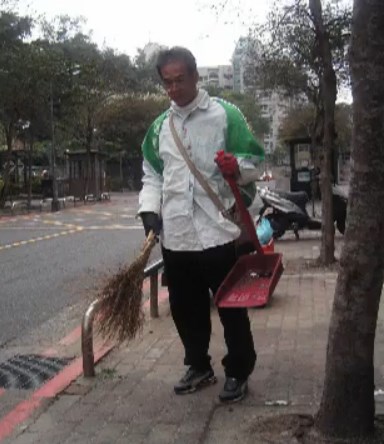 Tài tử Bao Thanh Thiên cầm dao đuổi vợ giữa phố giờ phải bán hàng rong kiếm sống - Ảnh 4.