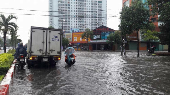 TP Vũng Tàu chìm trong biển nước - Ảnh 2.