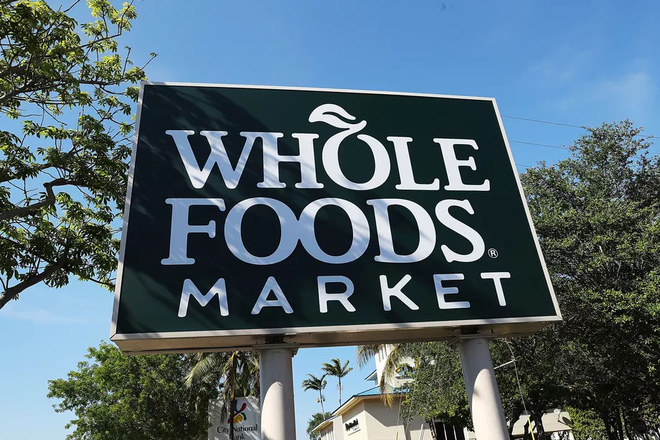 Amazon chi mạnh tay, bỏ 13,7 tỷ USD để thâu tóm chuỗi siêu thị thực phẩm sạch Whole Foods Market - Ảnh 1.