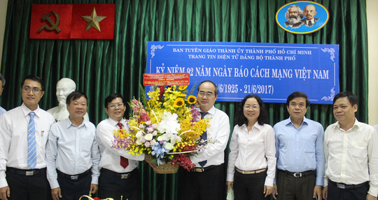 Bí thư Nguyễn Thiện Nhân thăm Trang tin Điện tử Đảng bộ TP HCM - Ảnh 1.