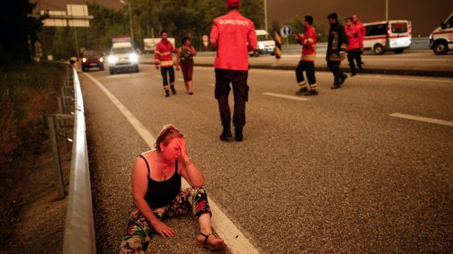 Bồ Đào Nha: Bi kịch chết cháy trong ô tô khi lửa dữ quét qua đường - Ảnh 10.