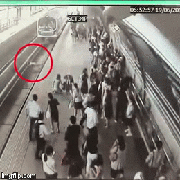 Video cô gái trẻ nhảy xuống đường ray chờ tàu cán qua người khiến dư luận Thái Lan bàng hoàng - Ảnh 2.