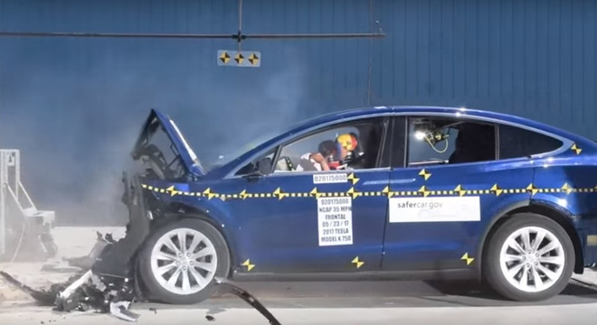 Xem video này để hiểu vì sao Tesla Model X đạt 5 sao trong bài kiểm tra độ an toàn - Ảnh 1.
