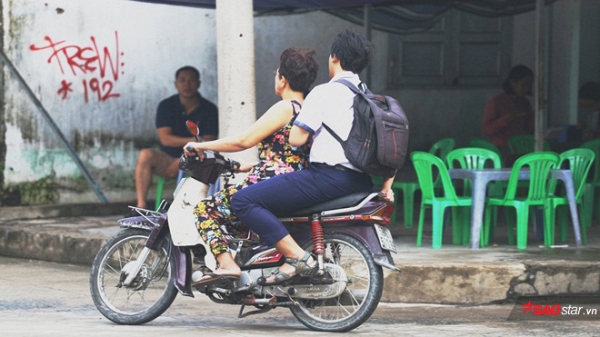 Gặp cô bán xôi ở Sài Gòn vượt hơn 10 cây số đèo nam sinh về lấy giấy tờ để kịp giờ thi THPT quốc gia - Ảnh 1.