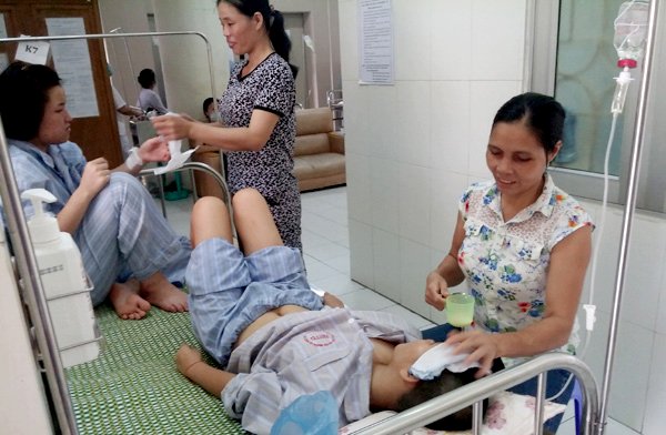 Báo động số ca mắc sốt xuất huyết tăng vọt gấp 4 lần ở Hà Nội - Ảnh 1.