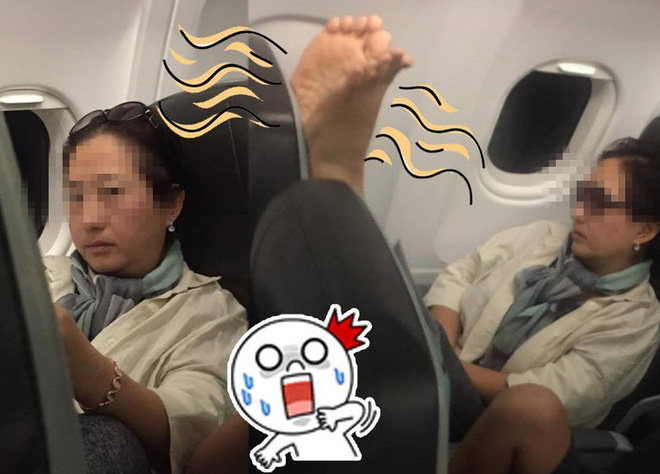Nữ du khách Hàn Quốc tìm mọi cách đuổi người ngồi đằng trước trên máy bay để được thoải mái gác chân lên ghế - Ảnh 1.