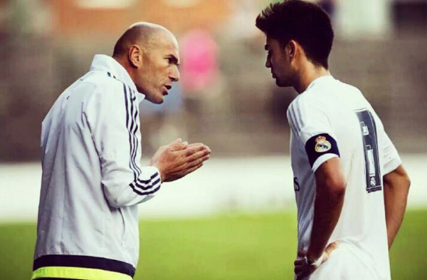Zidane “tống khứ” con trai Enzo sang Alaves - Ảnh 1.