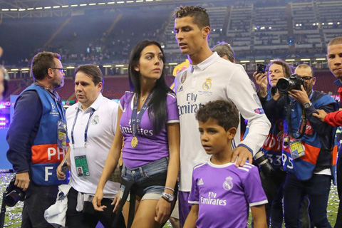 Ronaldo đã mất bao tiền để có cặp song sinh một trai, một gái? Người mẹ là ai? - Ảnh 2.
